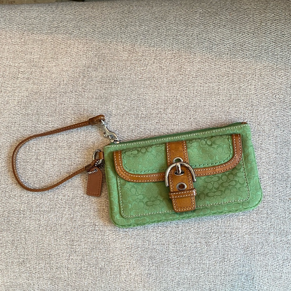 Excellent condition Coach wristlet